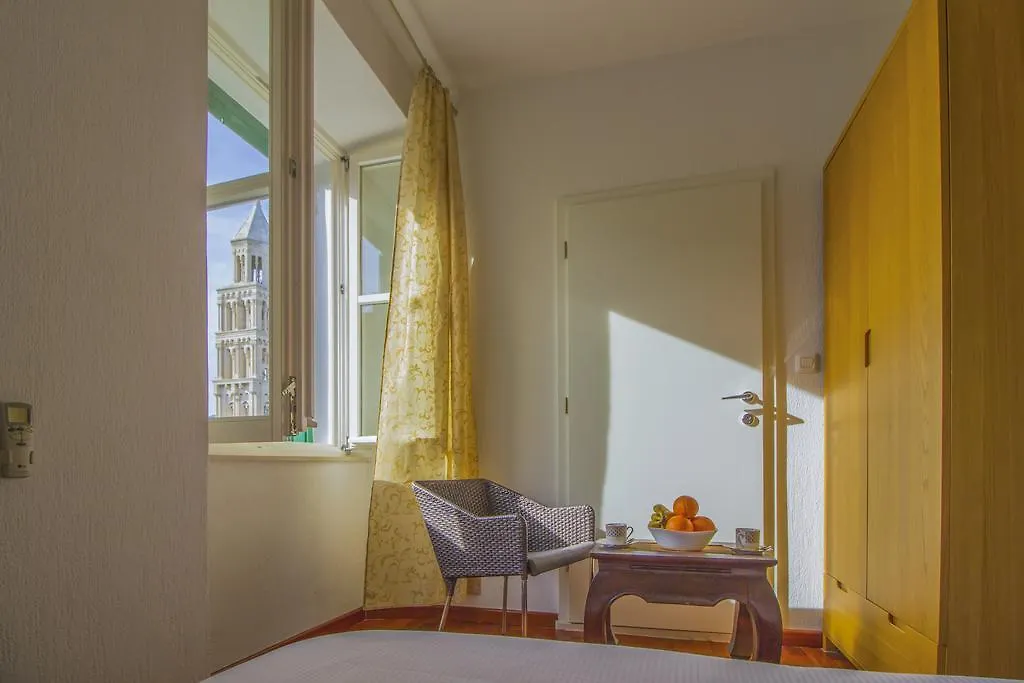 Sunny Studios In Diocletian Tower