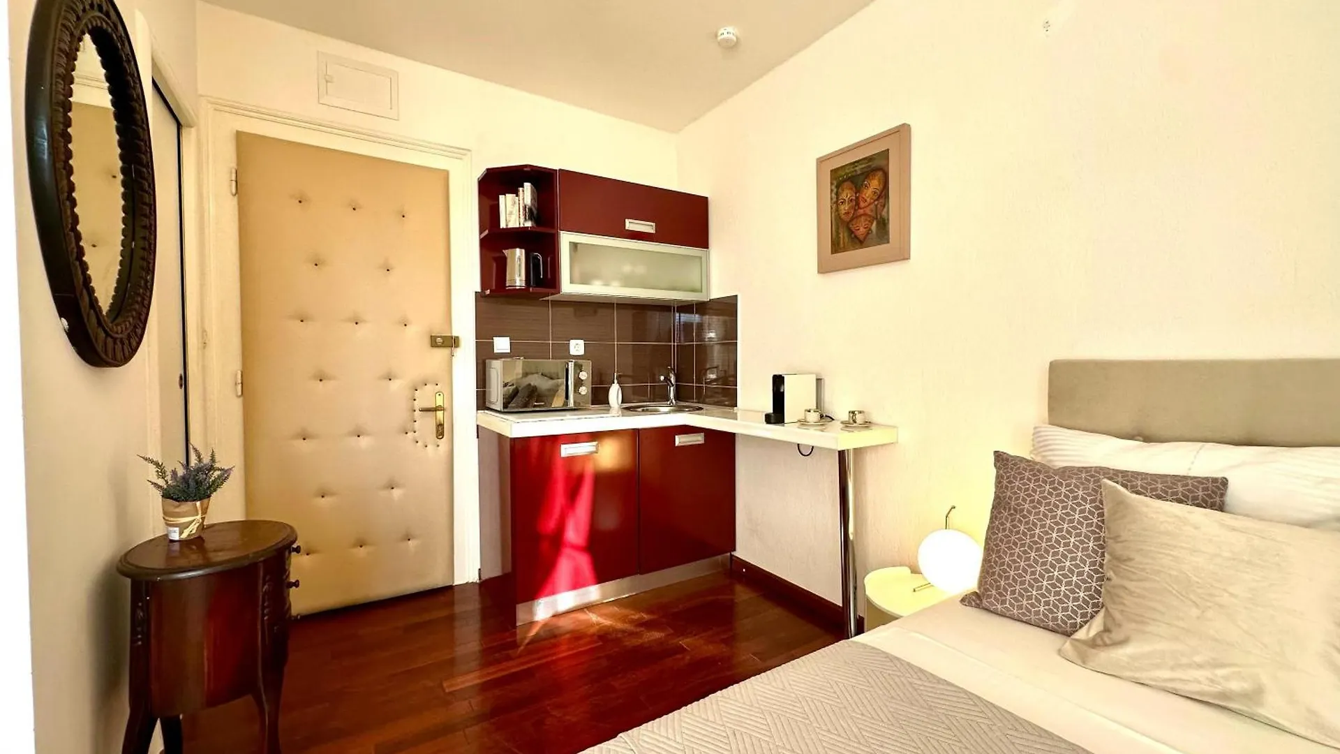 Sunny Studios In Diocletian Tower 0*, Split Croatia