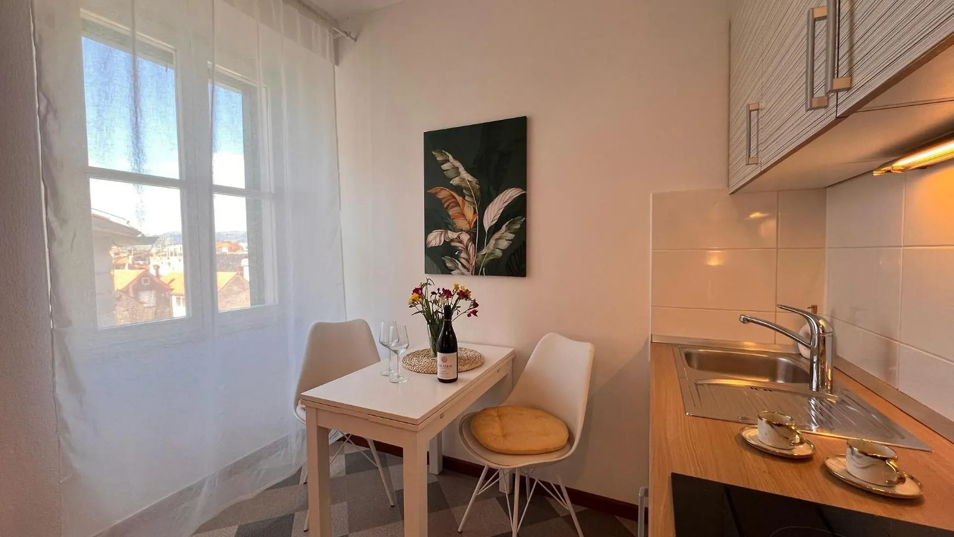 Sunny Studios In Diocletian Tower 0*, Split
