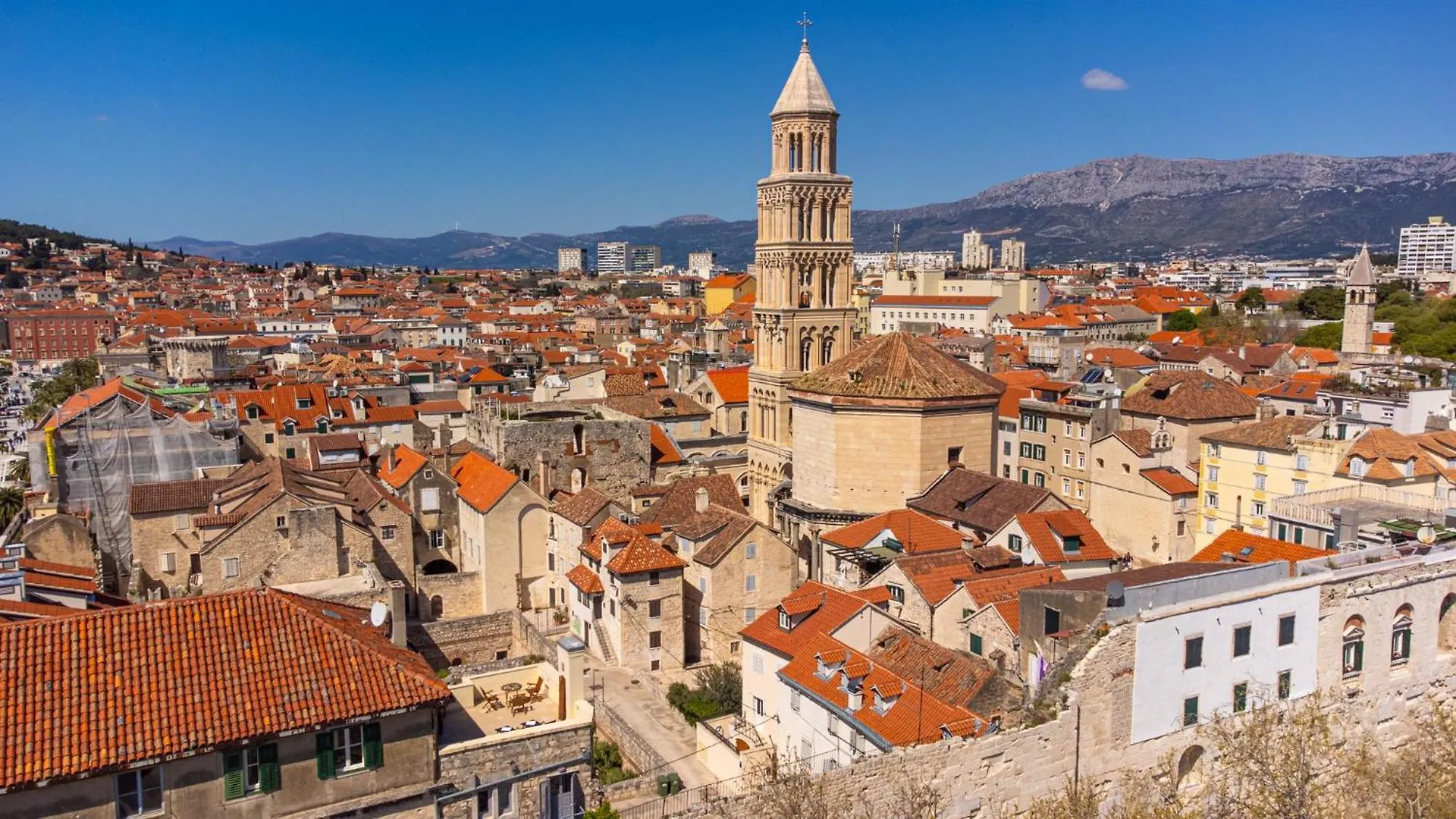 Sunny Studios In Diocletian Tower Croatia