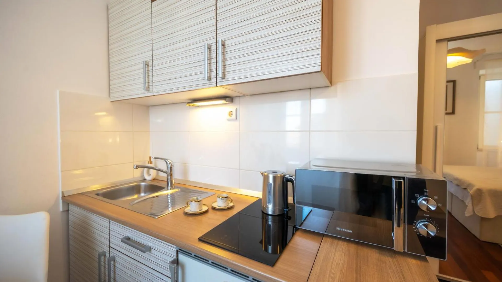 Sunny Studios In Diocletian Tower Apartment Split
