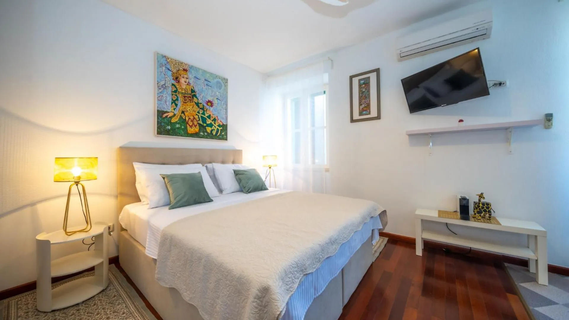 Sunny Studios In Diocletian Tower Croatia