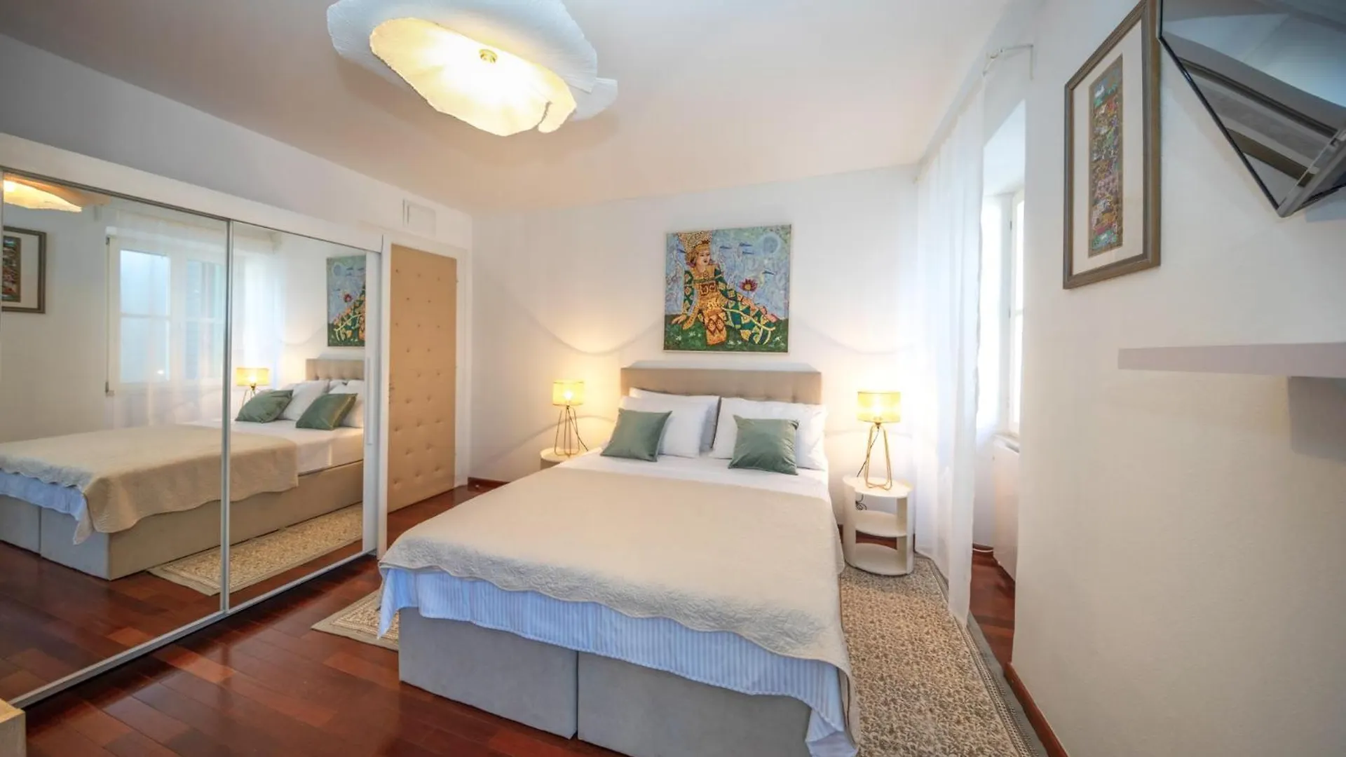 Apartment Sunny Studios In Diocletian Tower Croatia
