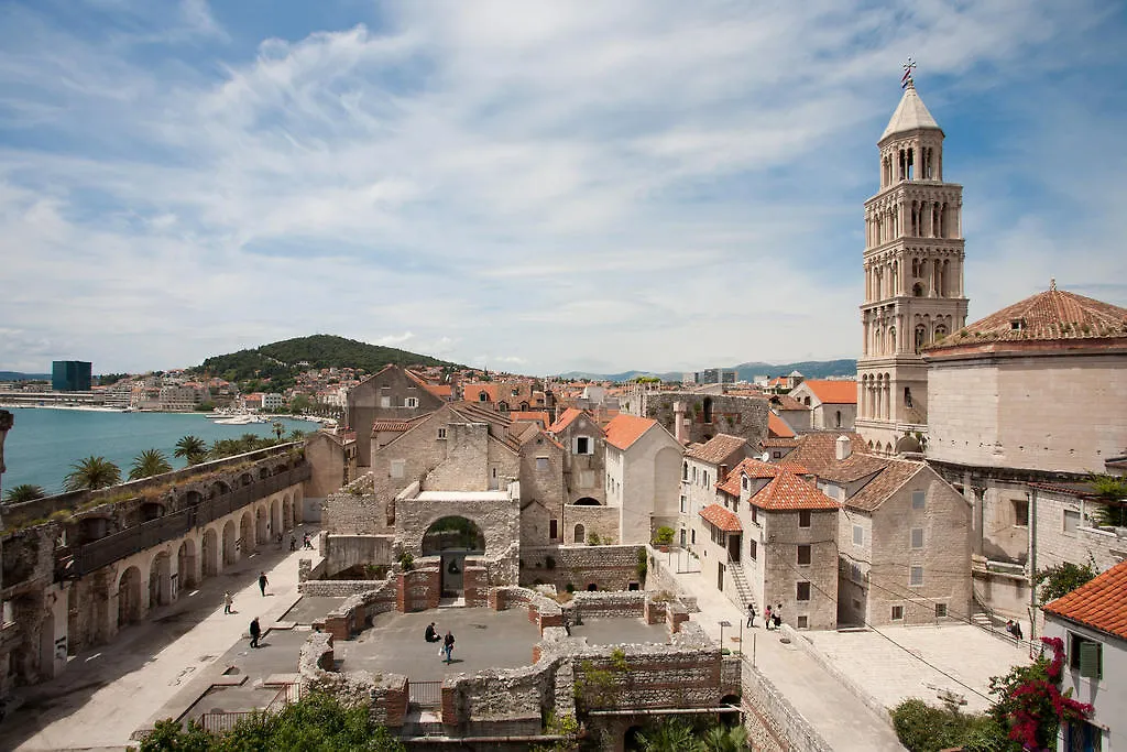 Sunny Studios In Diocletian Tower Croatia