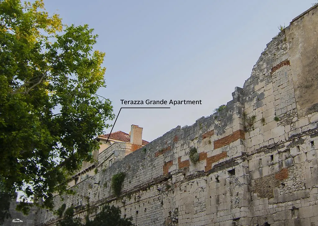 Apartment Sunny Studios In Diocletian Tower