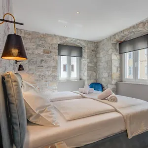 Palace Luxury Retreat Apartment