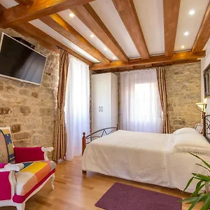Aurelia Palace Apartment
