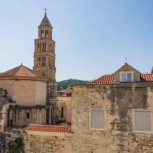 Palace View Apartment