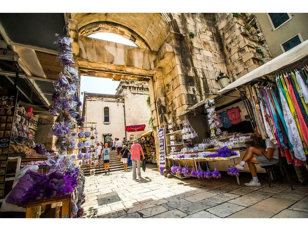 Sunny Studios In Diocletian Tower 0*, Split