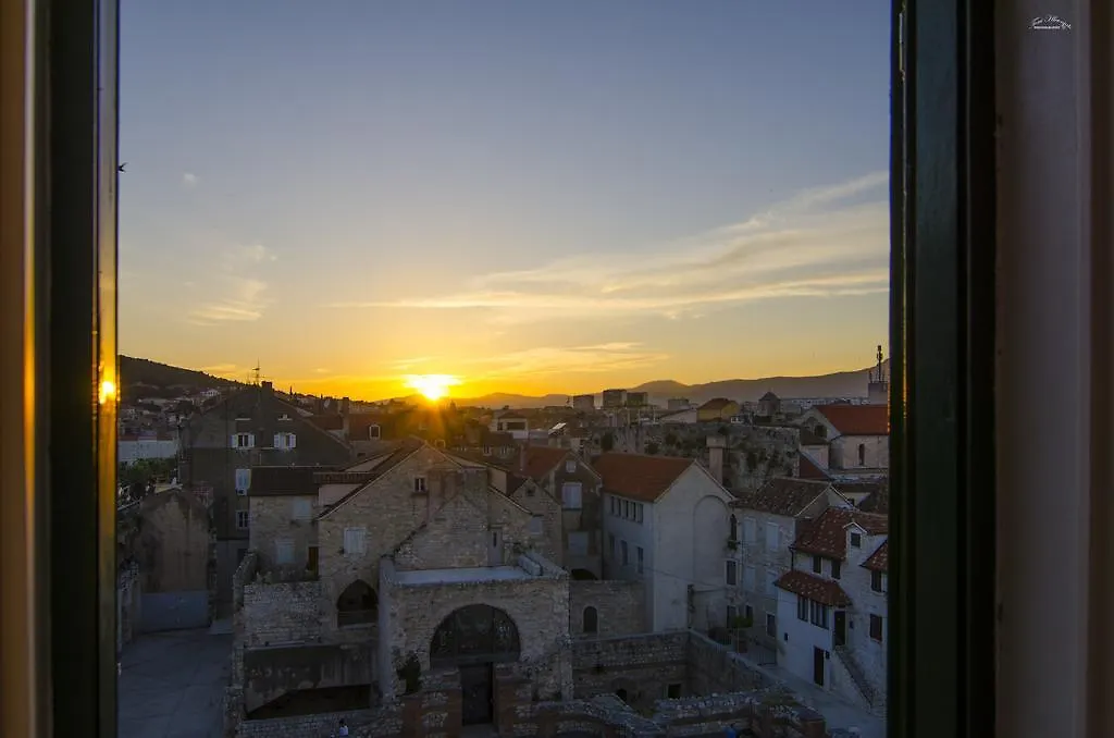 Sunny Studios In Diocletian Tower