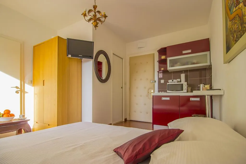 شقة Sunny Studios In Diocletian Tower