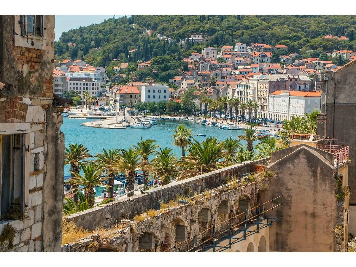 Sunny Studios In Diocletian Tower