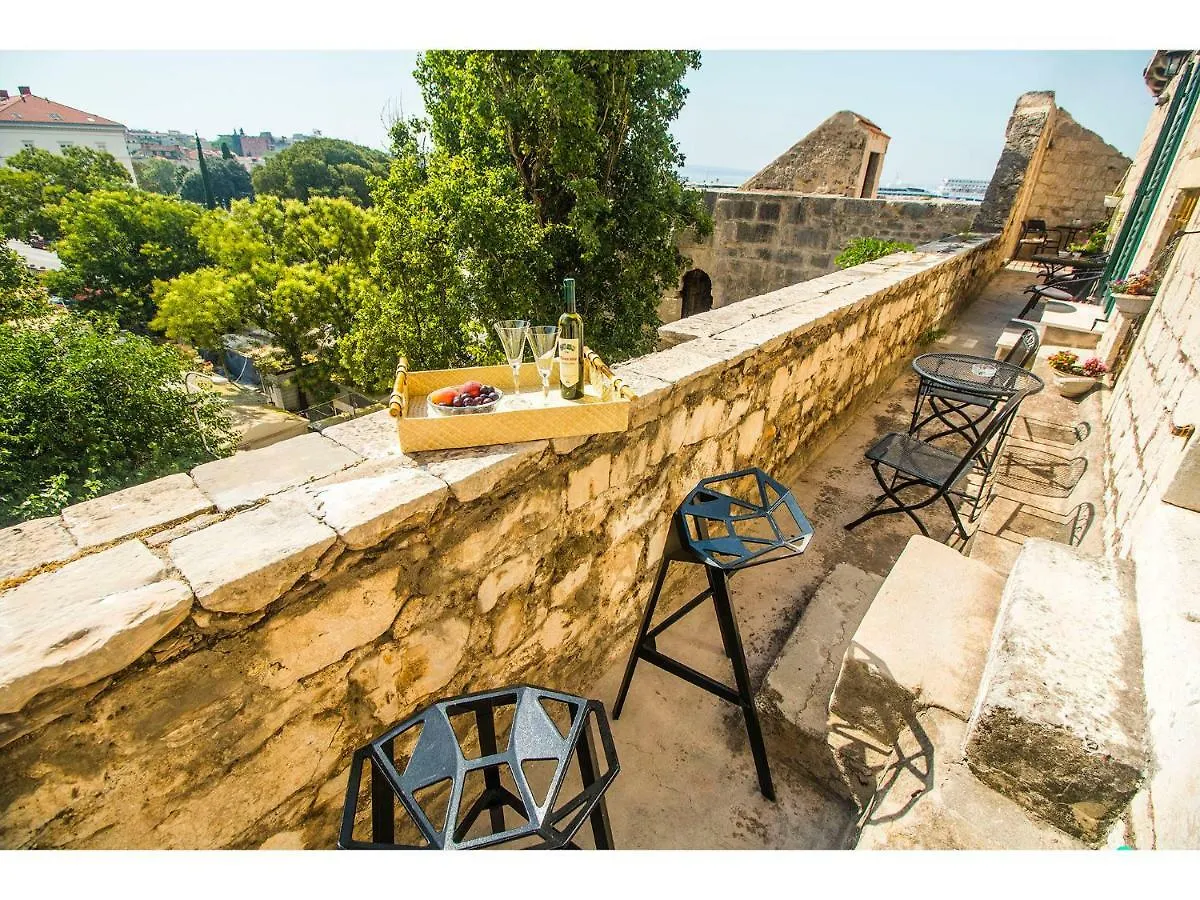 شقة Sunny Studios In Diocletian Tower